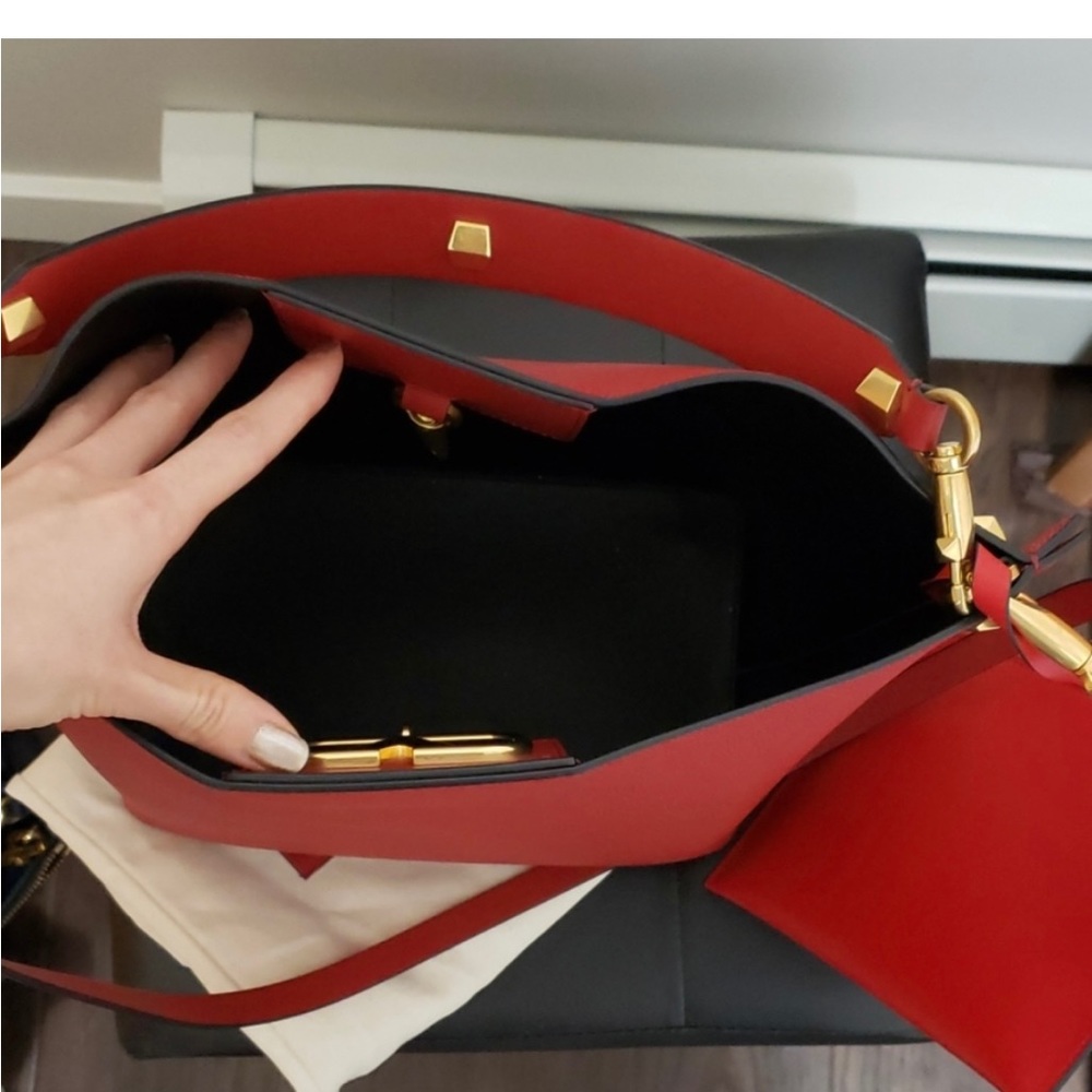 Gorgeous Valentino bag!